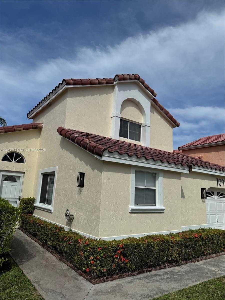 Small Image of 1090 SOUTH EAST 6TH AVE, Dania Beach Number 4