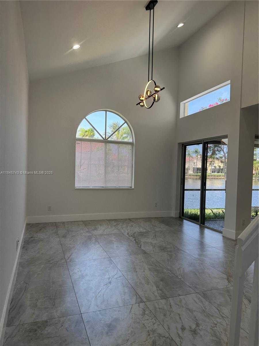 Small Image of 1090 SOUTH EAST 6TH AVE, Dania Beach Number 5