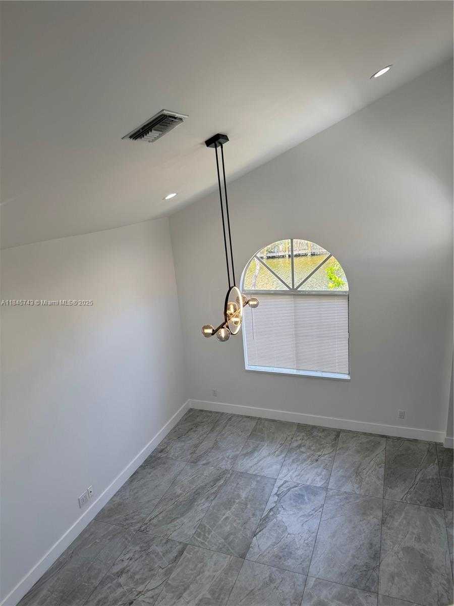 Small Image of 1090 SOUTH EAST 6TH AVE, Dania Beach Number 7