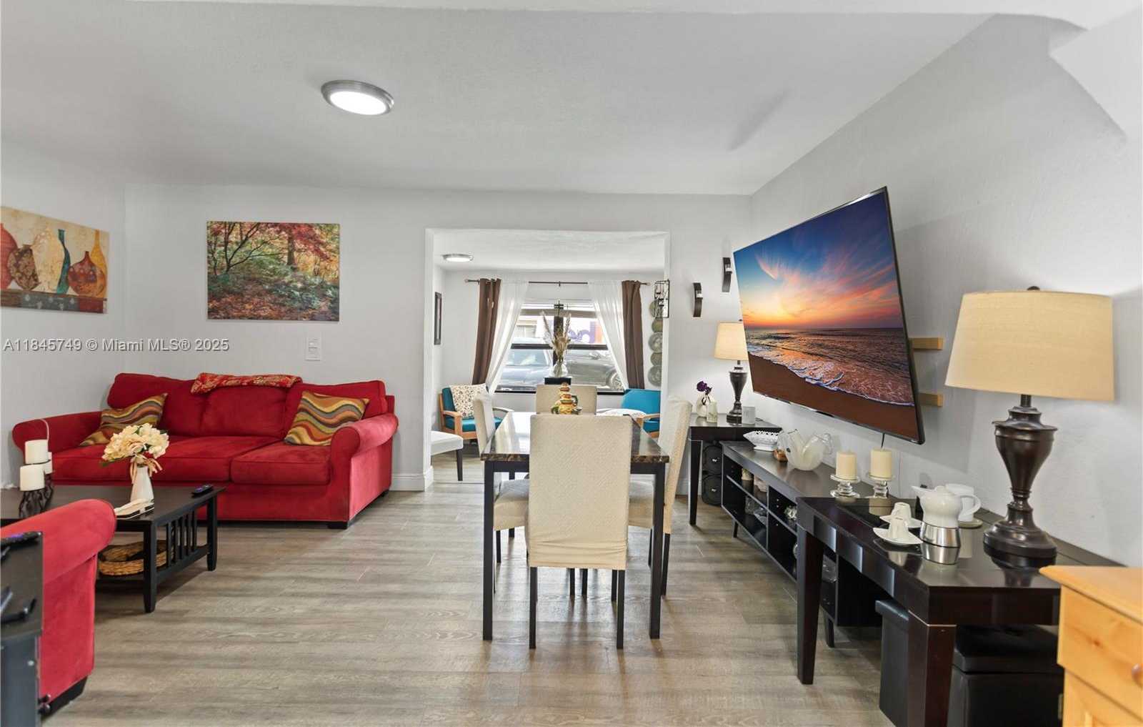 Small Image of 2407 DEWEY ST, Hollywood Number 10