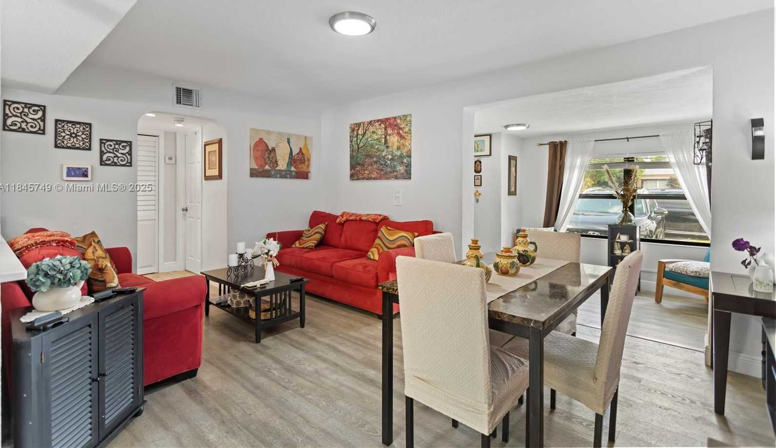 Small Image of 2407 DEWEY ST, Hollywood Number 11