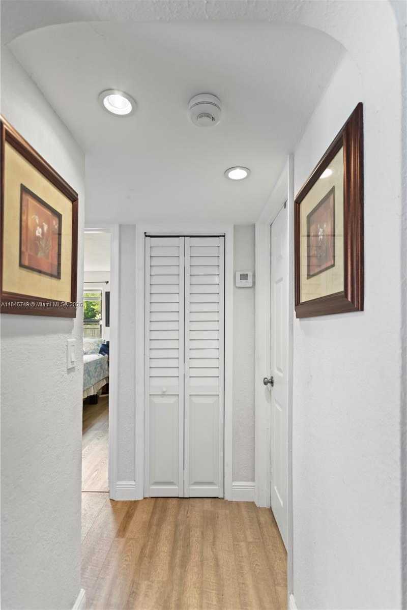 Small Image of 2407 DEWEY ST, Hollywood Number 17