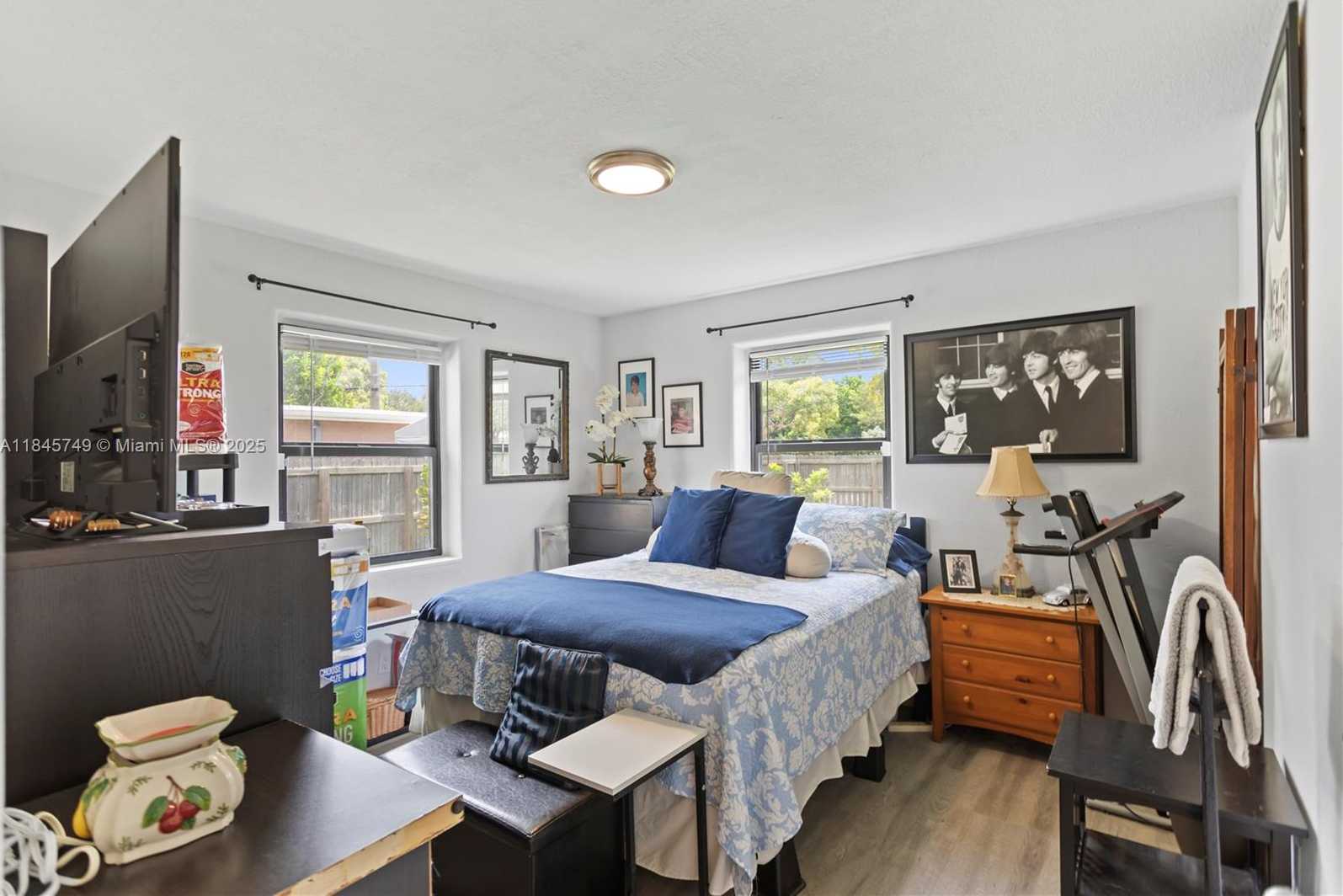 Small Image of 2407 DEWEY ST, Hollywood Number 19