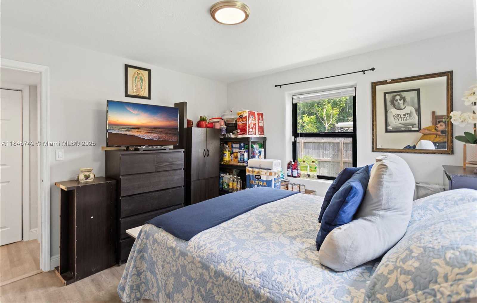 Small Image of 2407 DEWEY ST, Hollywood Number 20