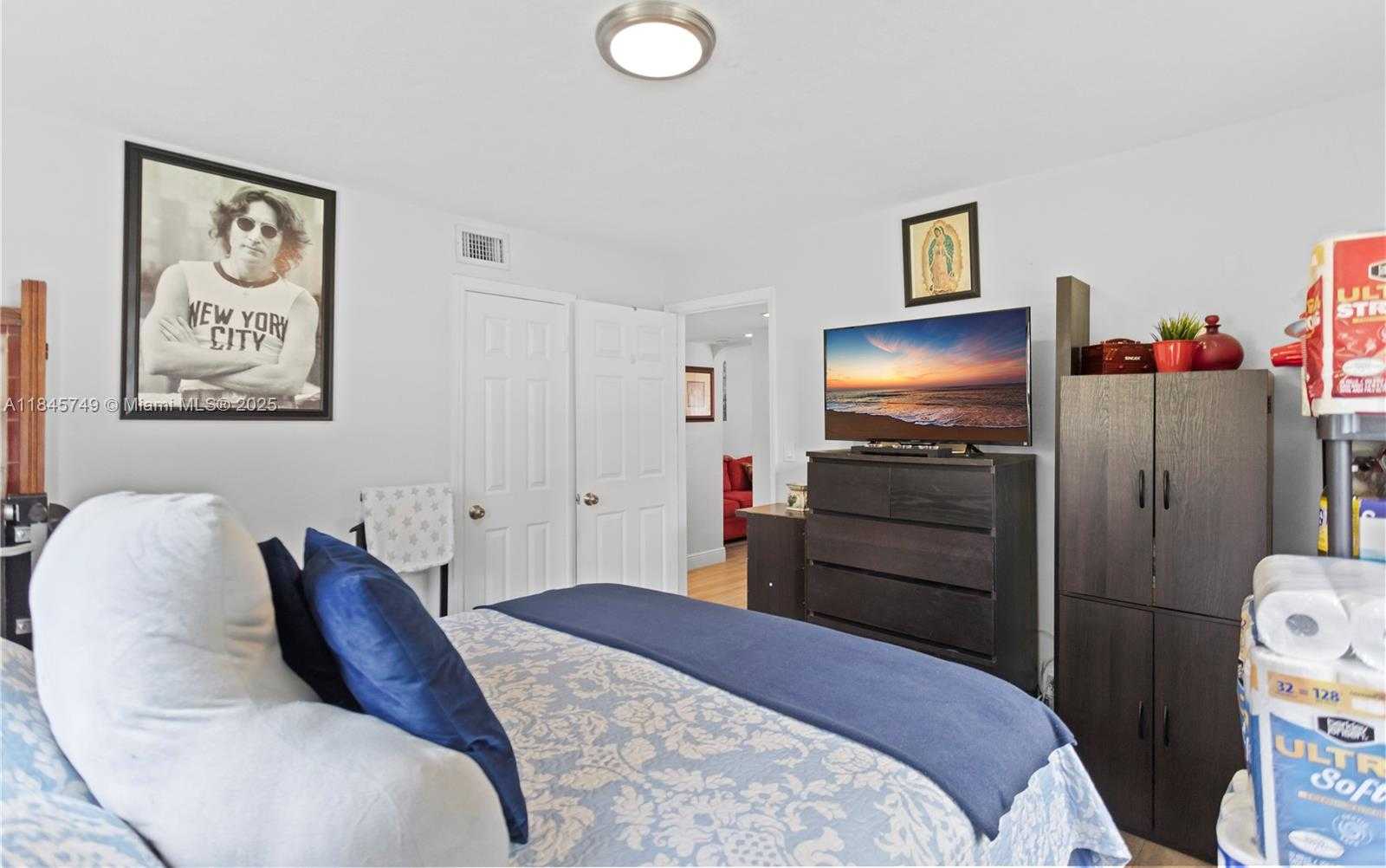 Small Image of 2407 DEWEY ST, Hollywood Number 21