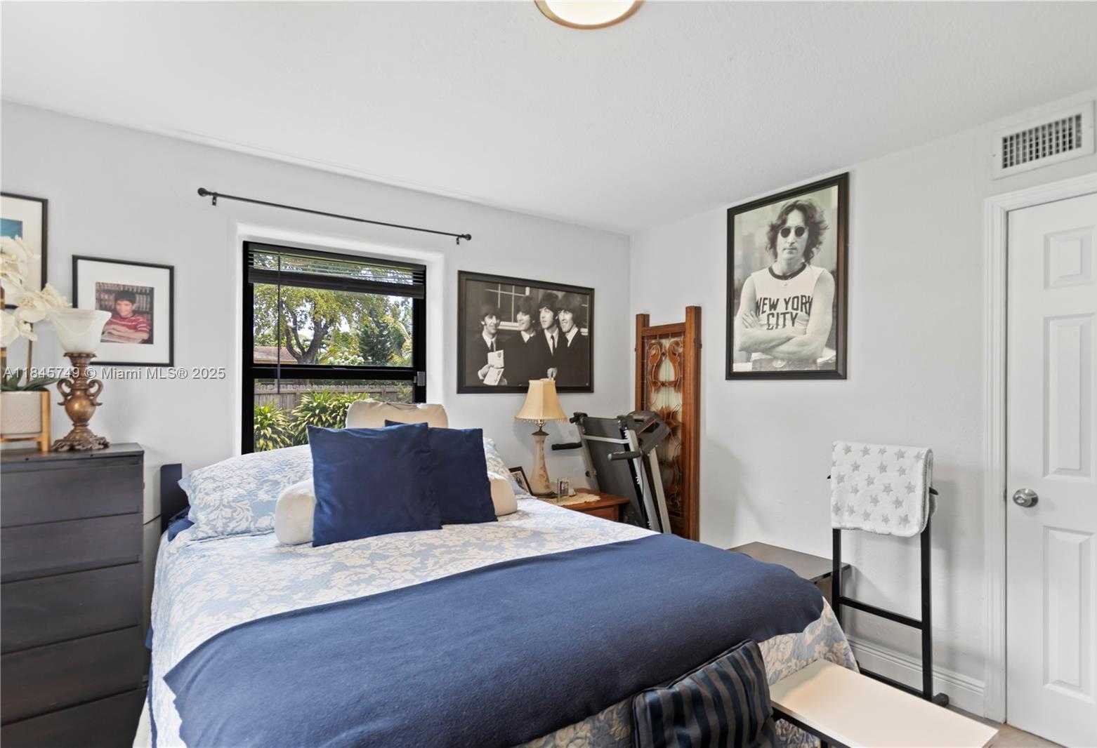 Small Image of 2407 DEWEY ST, Hollywood Number 22