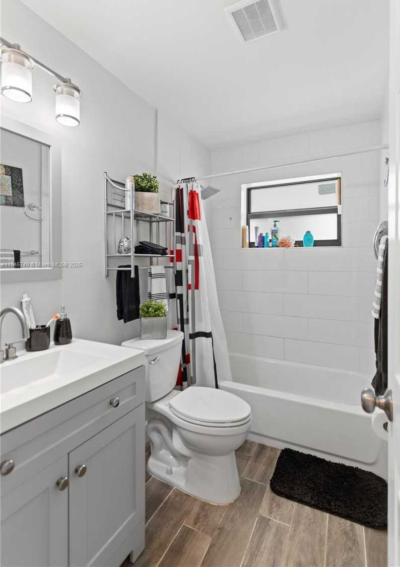 Small Image of 2407 DEWEY ST, Hollywood Number 23