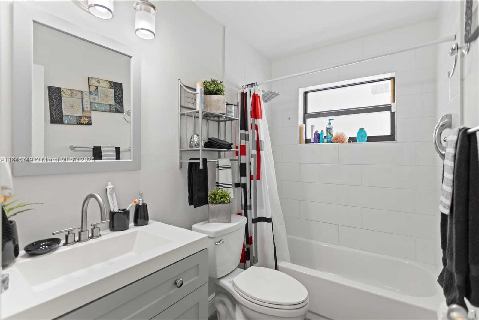 Small Image of 2407 DEWEY ST, Hollywood Number 24