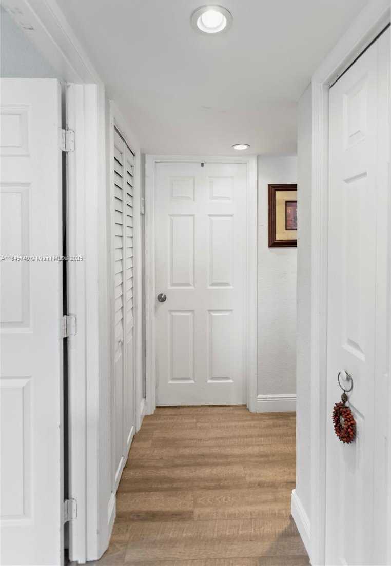 Small Image of 2407 DEWEY ST, Hollywood Number 26