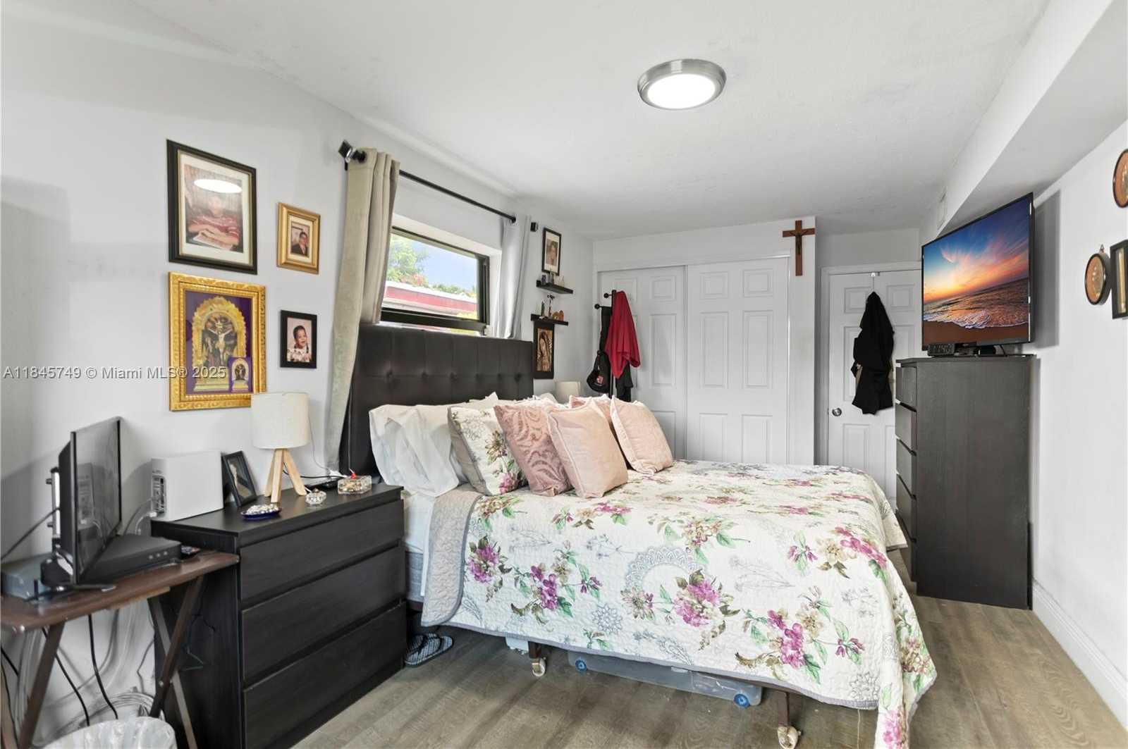 Small Image of 2407 DEWEY ST, Hollywood Number 27