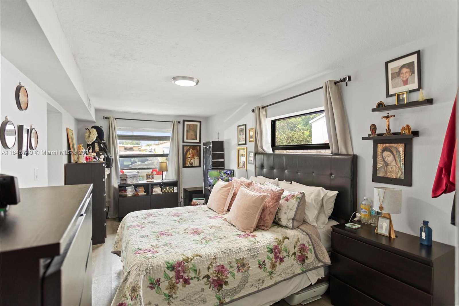 Small Image of 2407 DEWEY ST, Hollywood Number 28
