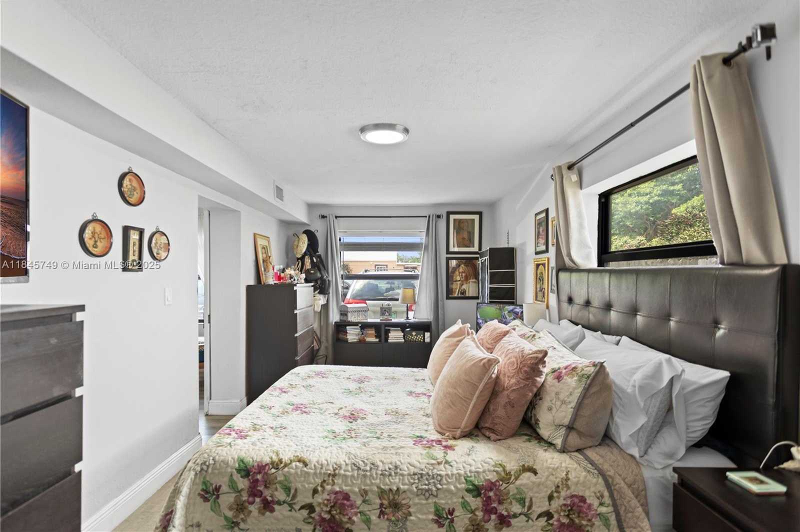 Small Image of 2407 DEWEY ST, Hollywood Number 29