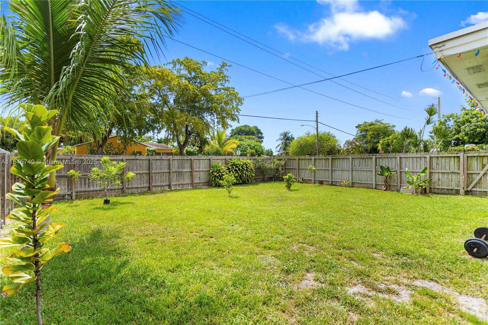 Small Image of 2407 DEWEY ST, Hollywood Number 3