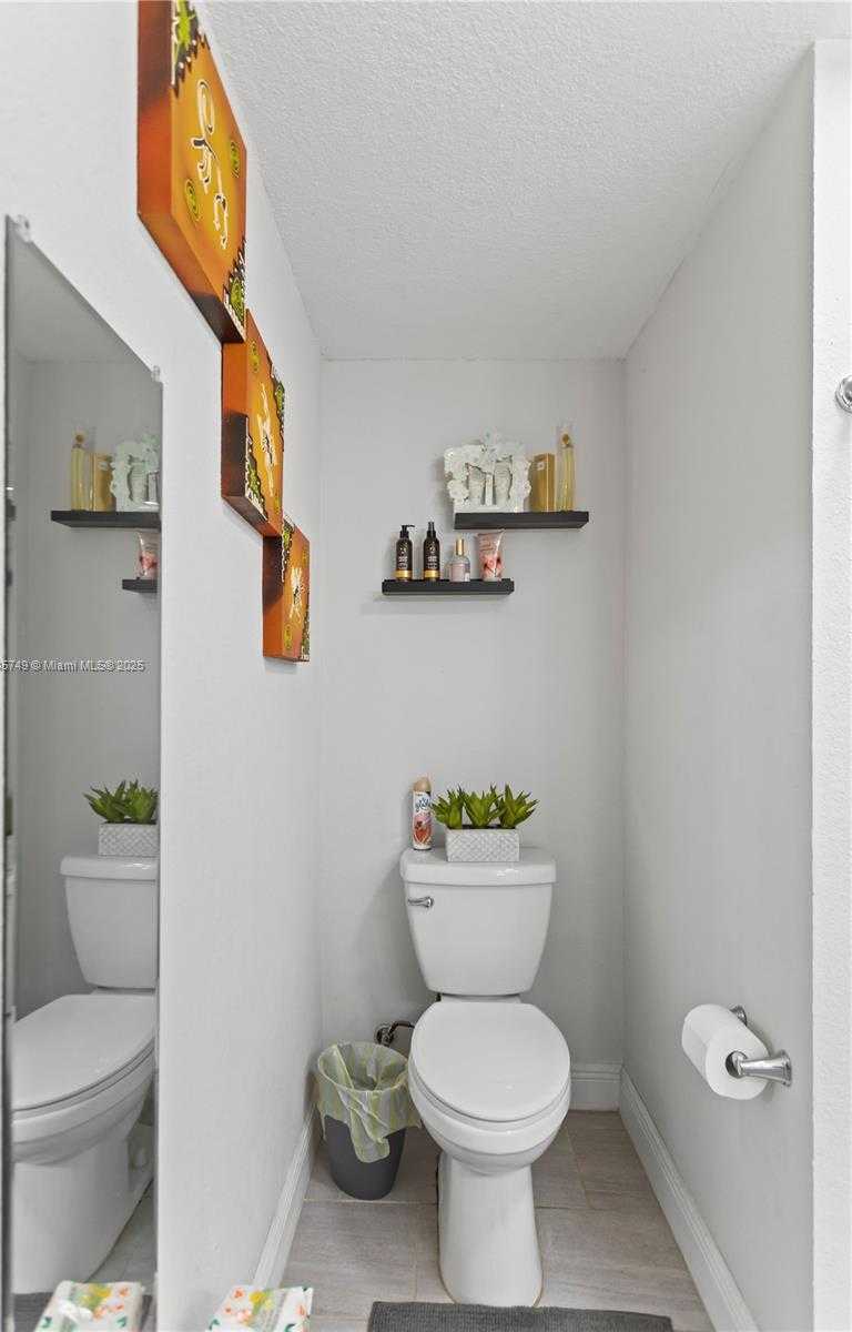 Small Image of 2407 DEWEY ST, Hollywood Number 35