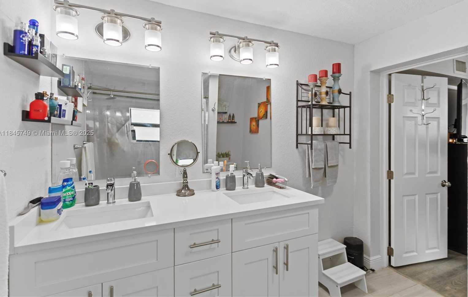 Small Image of 2407 DEWEY ST, Hollywood Number 37