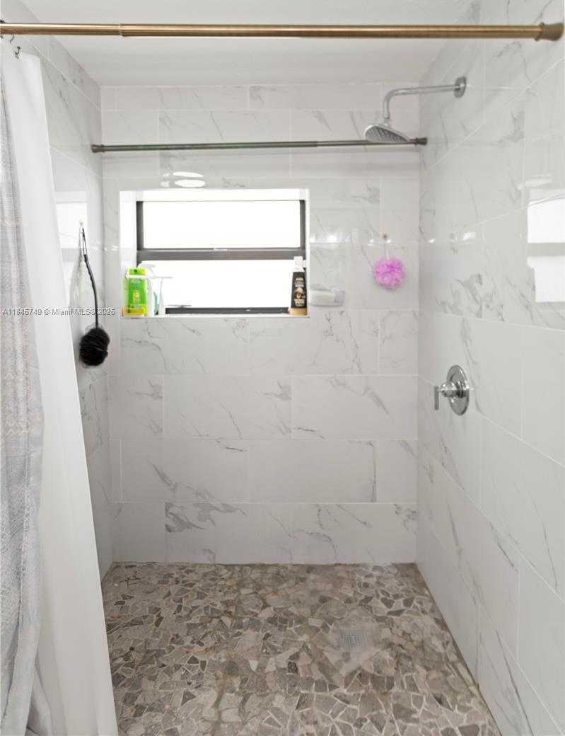 Small Image of 2407 DEWEY ST, Hollywood Number 38