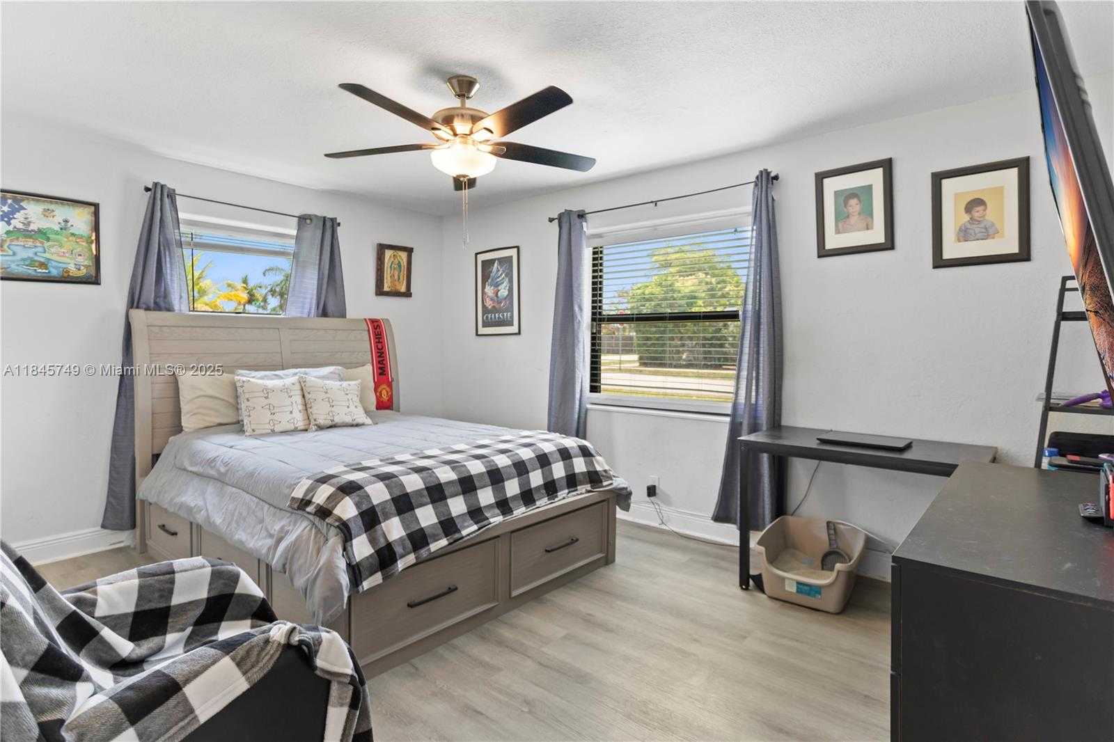 Small Image of 2407 DEWEY ST, Hollywood Number 39