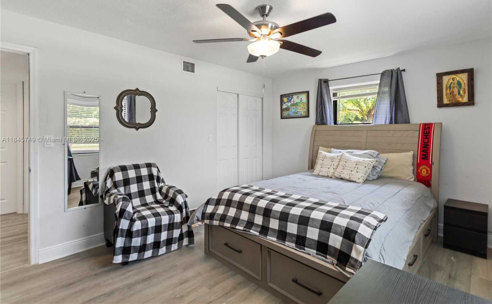 Small Image of 2407 DEWEY ST, Hollywood Number 42