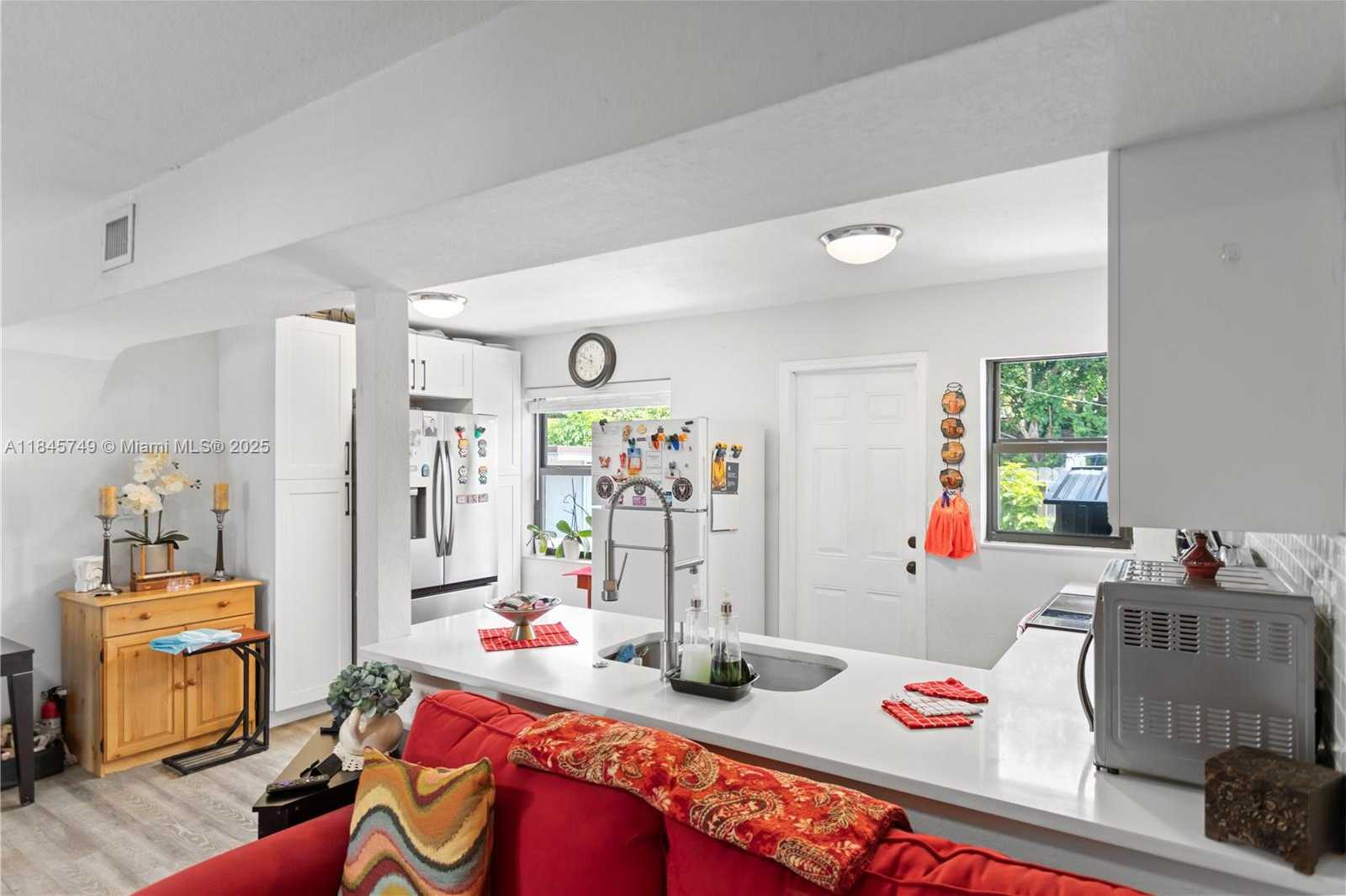 Small Image of 2407 DEWEY ST, Hollywood Number 43