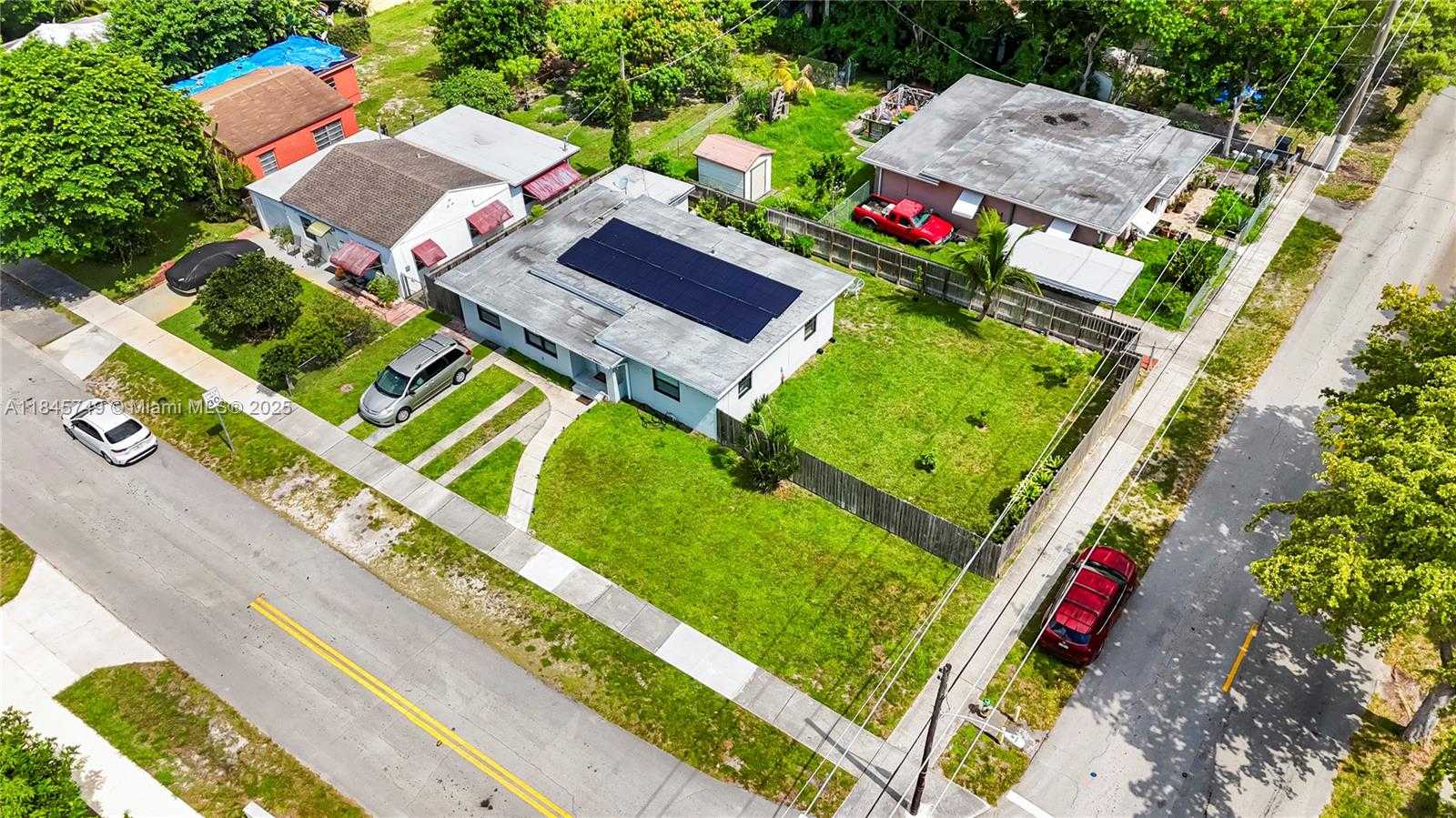 Small Image of 2407 DEWEY ST, Hollywood Number 46