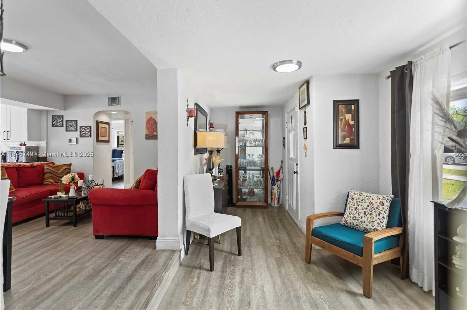 Small Image of 2407 DEWEY ST, Hollywood Number 7