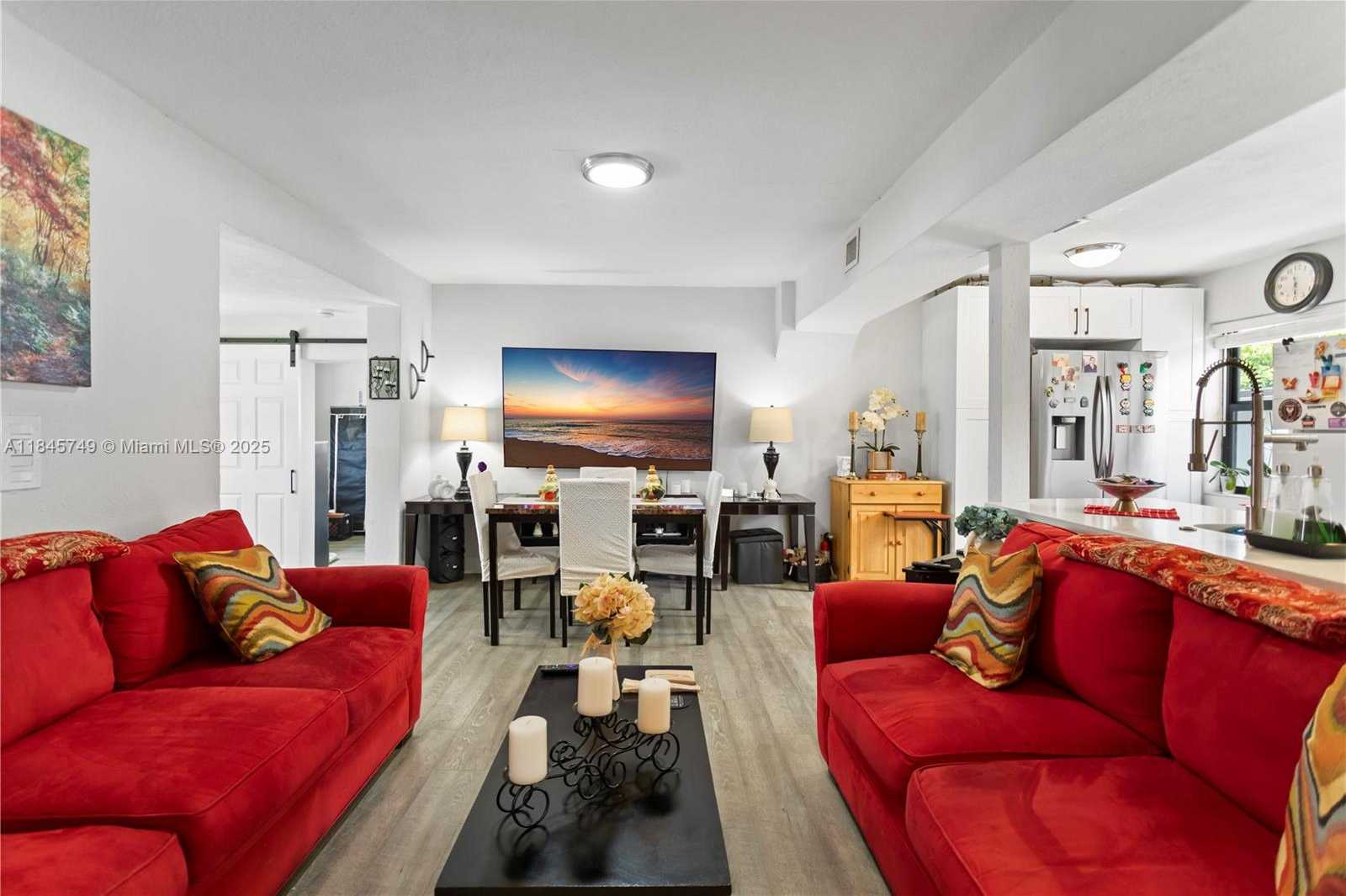 Small Image of 2407 DEWEY ST, Hollywood Number 9