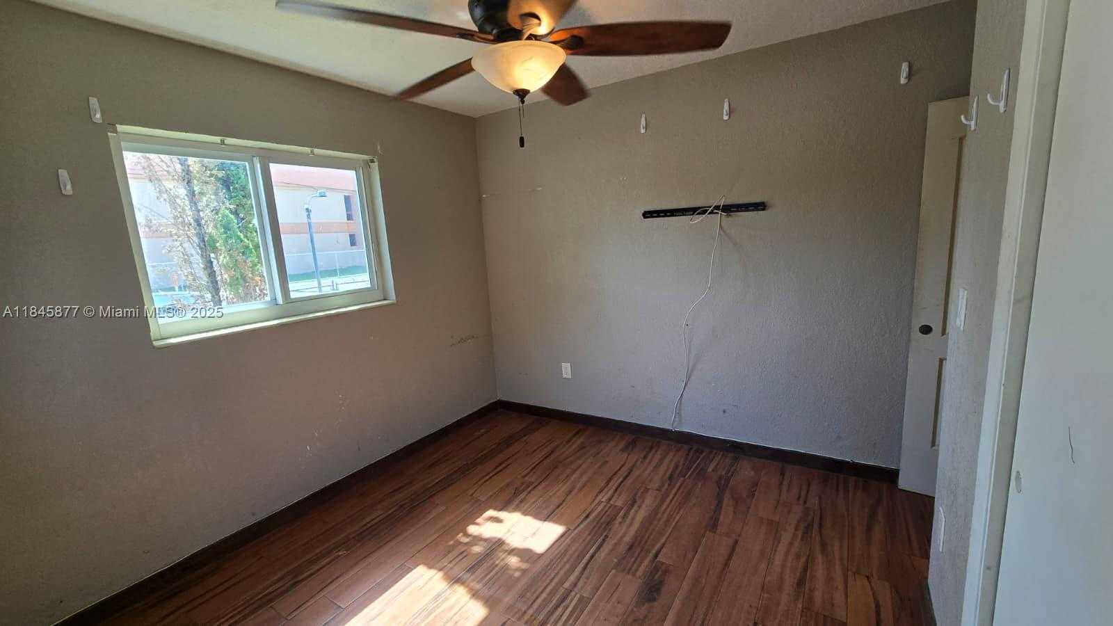 Small Image of 2441 WEST 10TH AVE, Hialeah Number 20