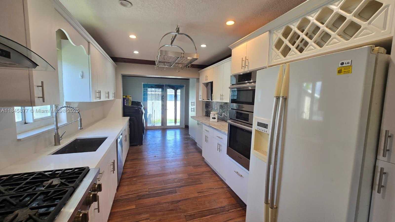 Small Image of 2441 WEST 10TH AVE, Hialeah Number 23