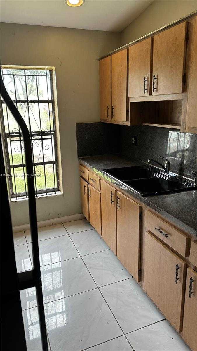 Small Image of 3060 NORTH WEST 204TH LN, Miami Gardens Number 8