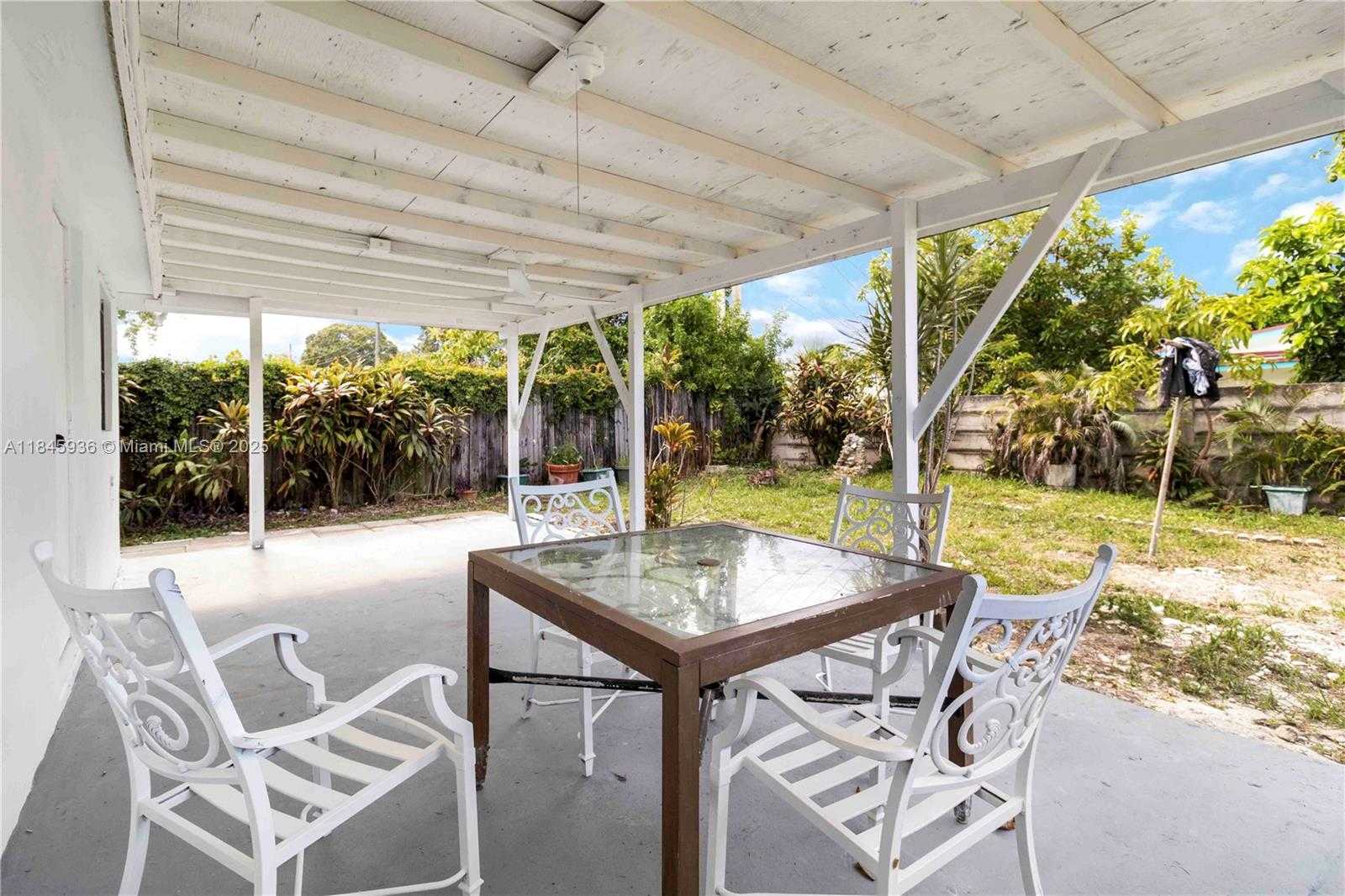 Small Image of 6237 SOUTH WEST 22ND ST, Miramar Number 27