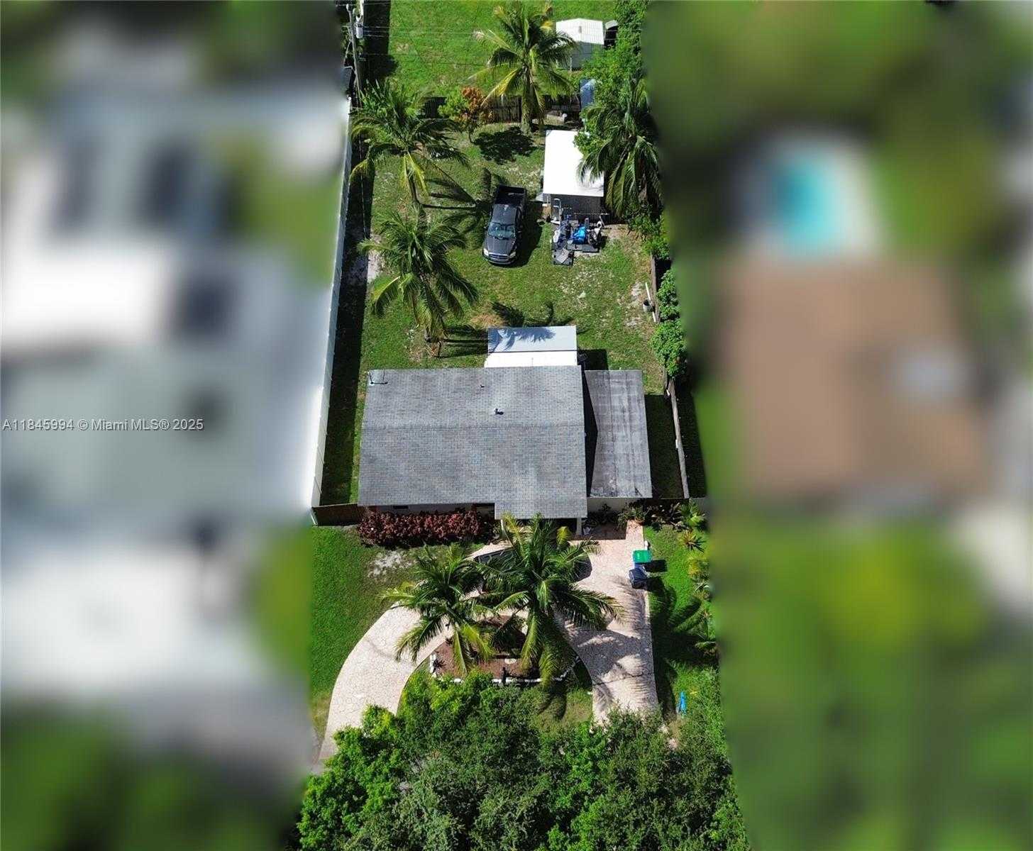 Small Image of 5730 CHARLESTON ST, Hollywood Number 2
