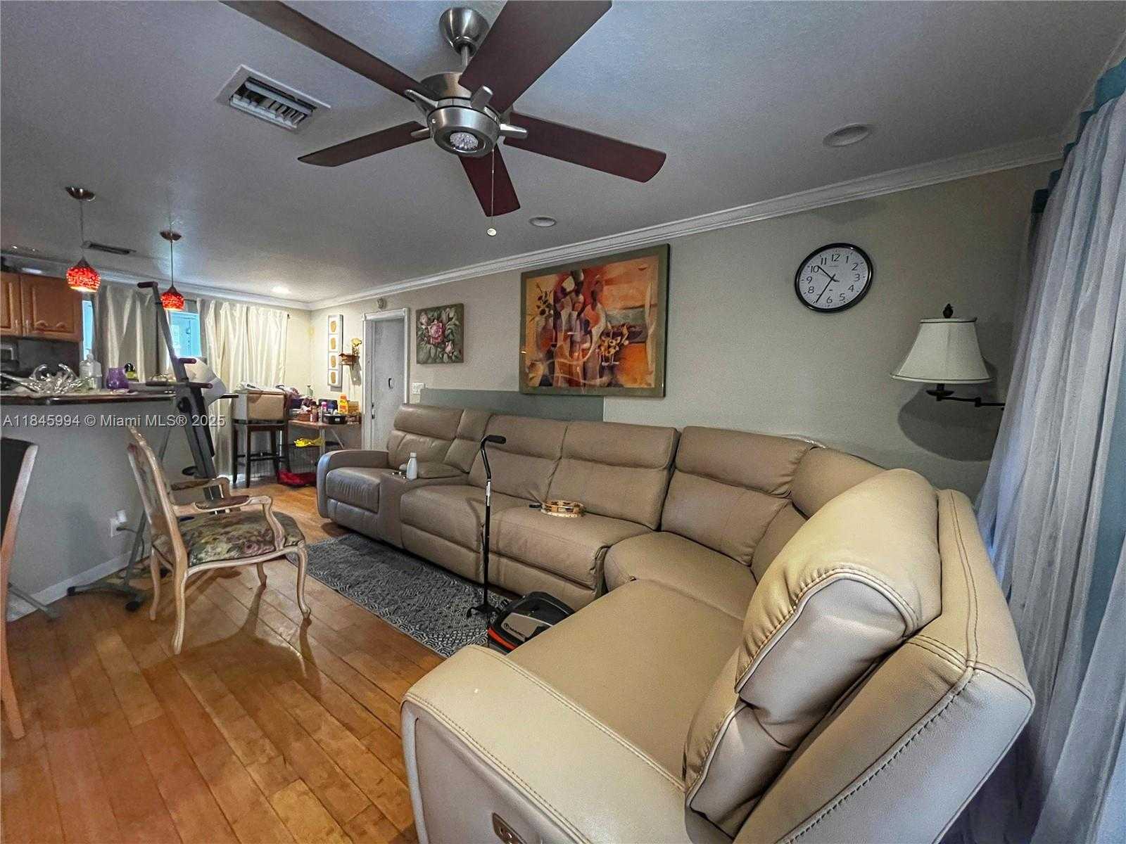 Small Image of 5730 CHARLESTON ST, Hollywood Number 8