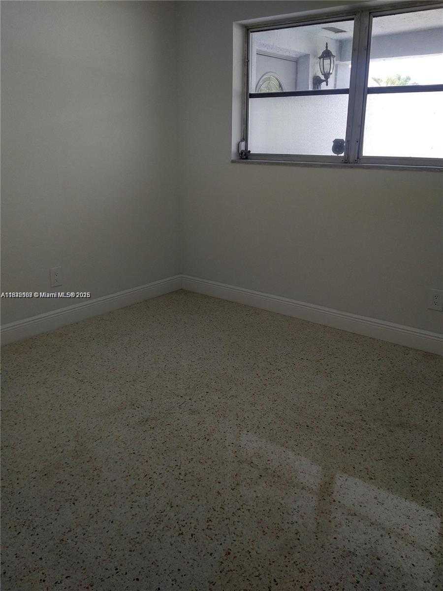 Small Image of 2840 SOUTH WEST 8TH ST, Fort Lauderdale Number 10
