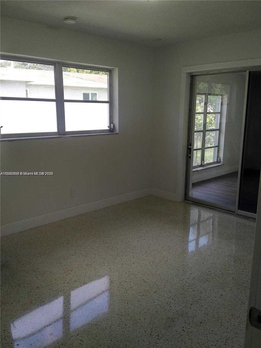 Small Image of 2840 SOUTH WEST 8TH ST, Fort Lauderdale Number 14