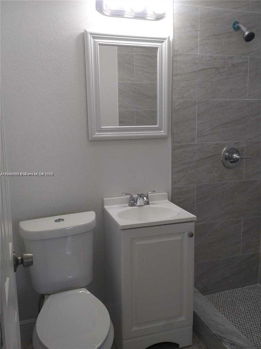 Small Image of 2840 SOUTH WEST 8TH ST, Fort Lauderdale Number 16