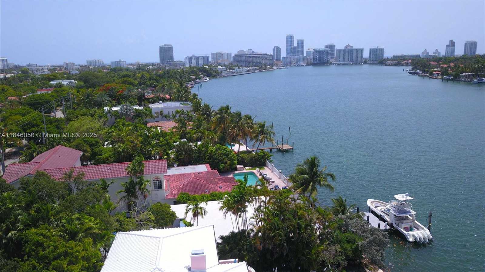 Small Image of 1560 BAY DR, Miami Beach Number 18