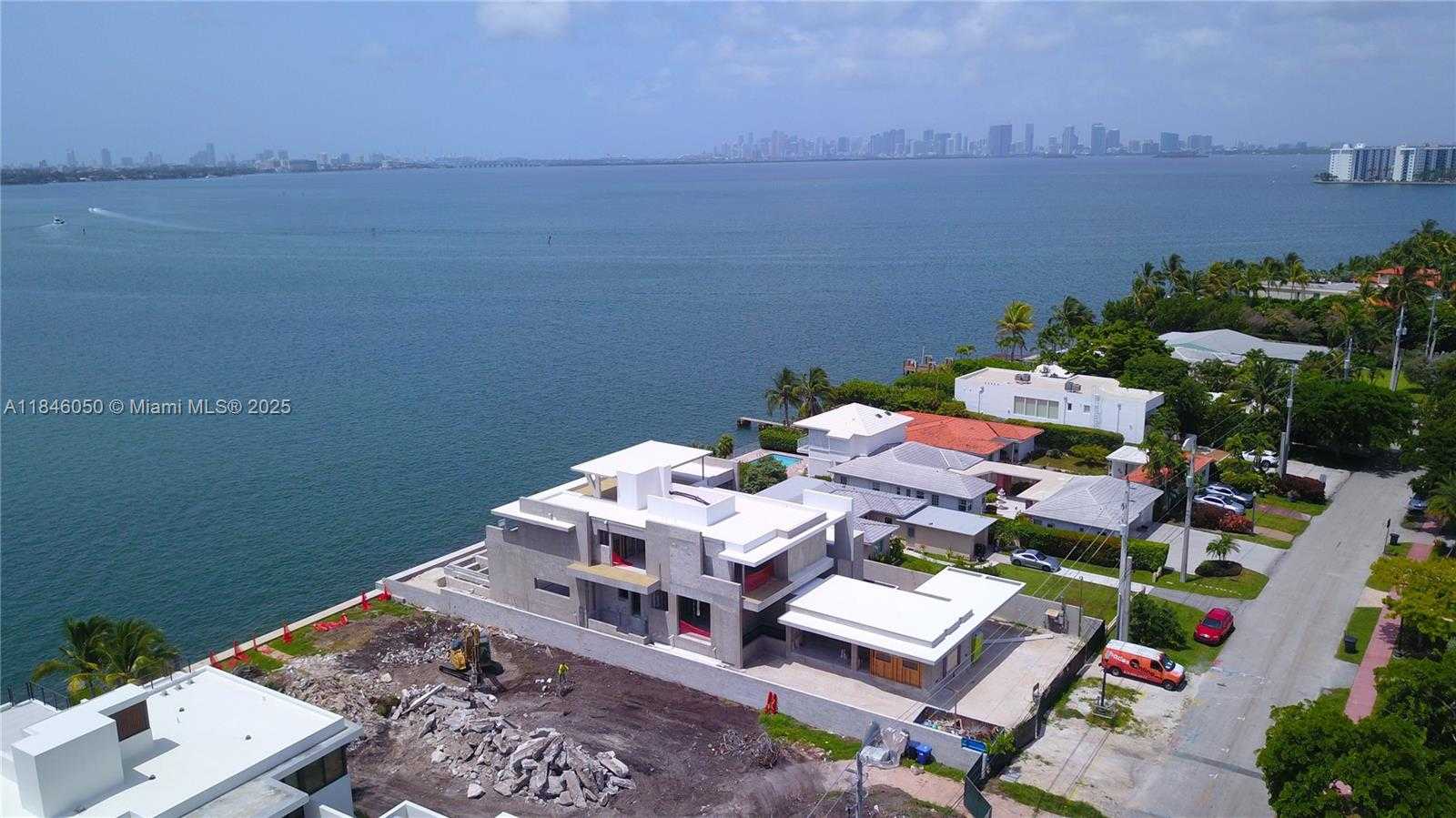 Small Image of 1560 BAY DR, Miami Beach Number 20