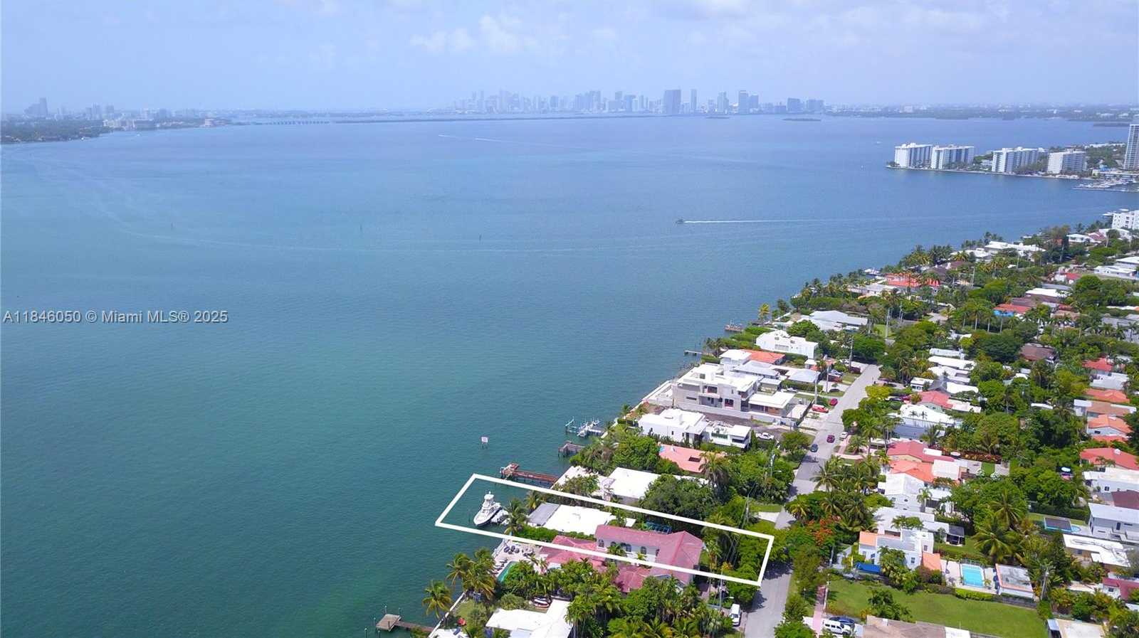 Small Image of 1560 BAY DR, Miami Beach Number 8