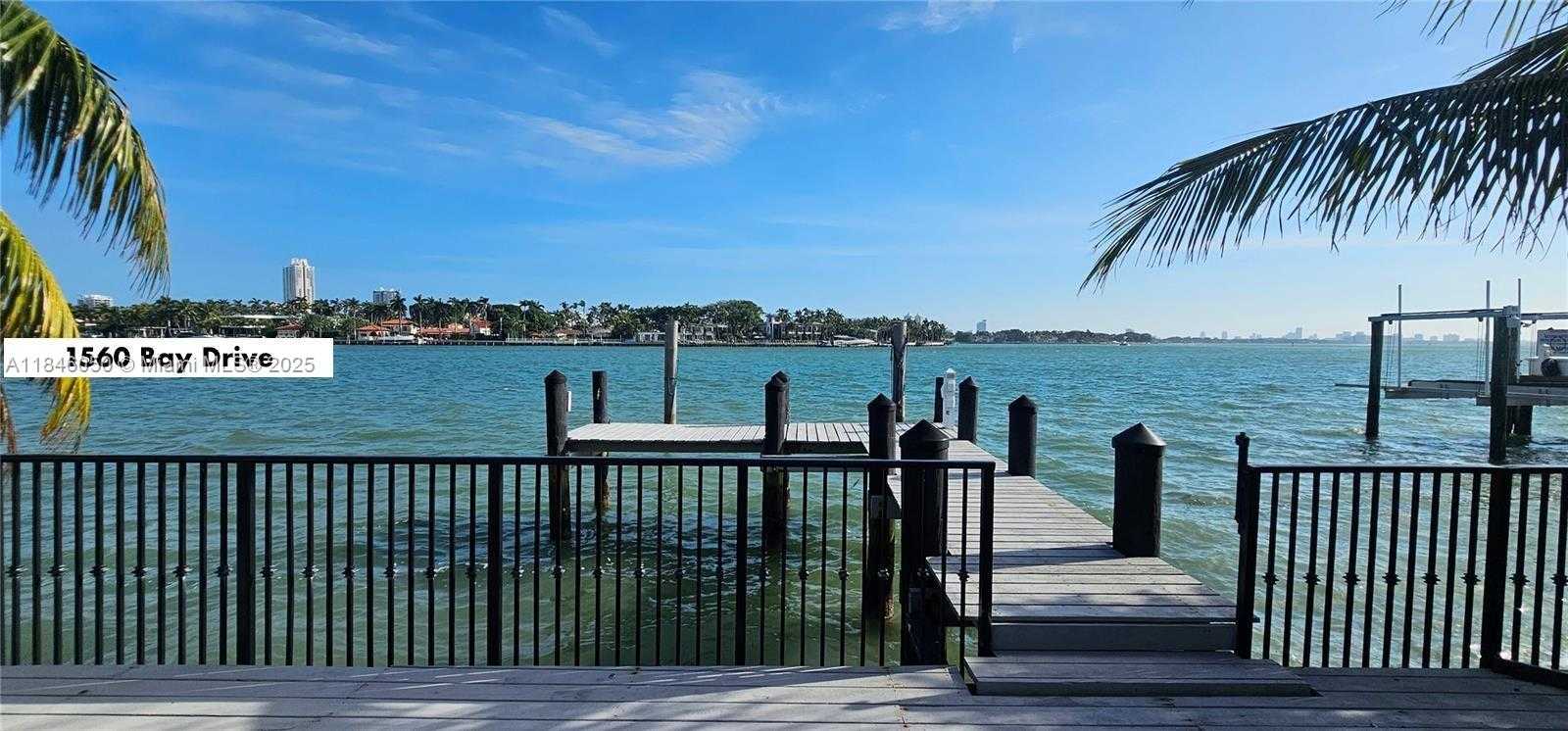 Small Image of 1560 BAY DR, Miami Beach Number 9