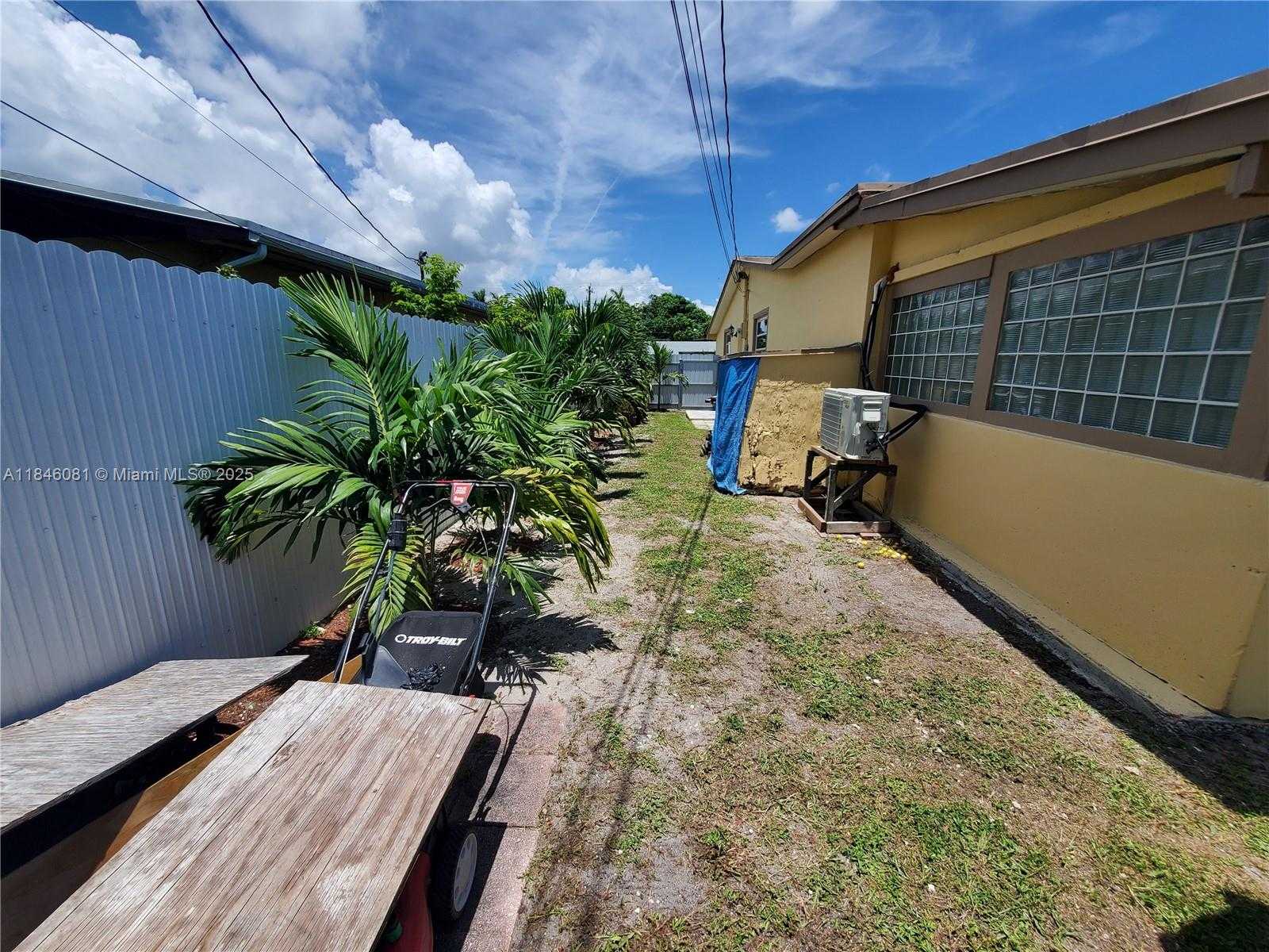 Small Image of 1300 NORTH WEST 174TH ST, Miami Gardens Number 14