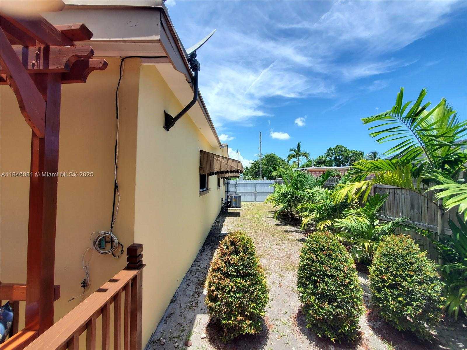 Small Image of 1300 NORTH WEST 174TH ST, Miami Gardens Number 15