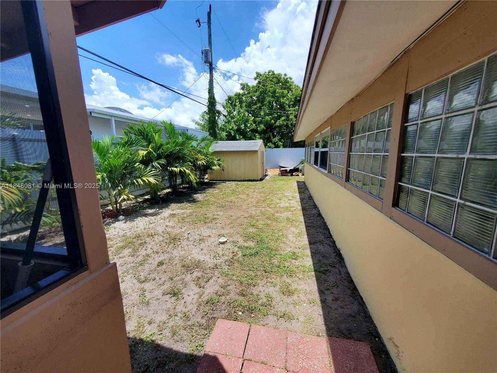 Small Image of 1300 NORTH WEST 174TH ST, Miami Gardens Number 17