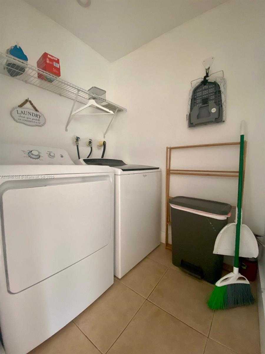 Small Image of 1420 SOUTH WEST 33RD CT, Fort Lauderdale Number 12