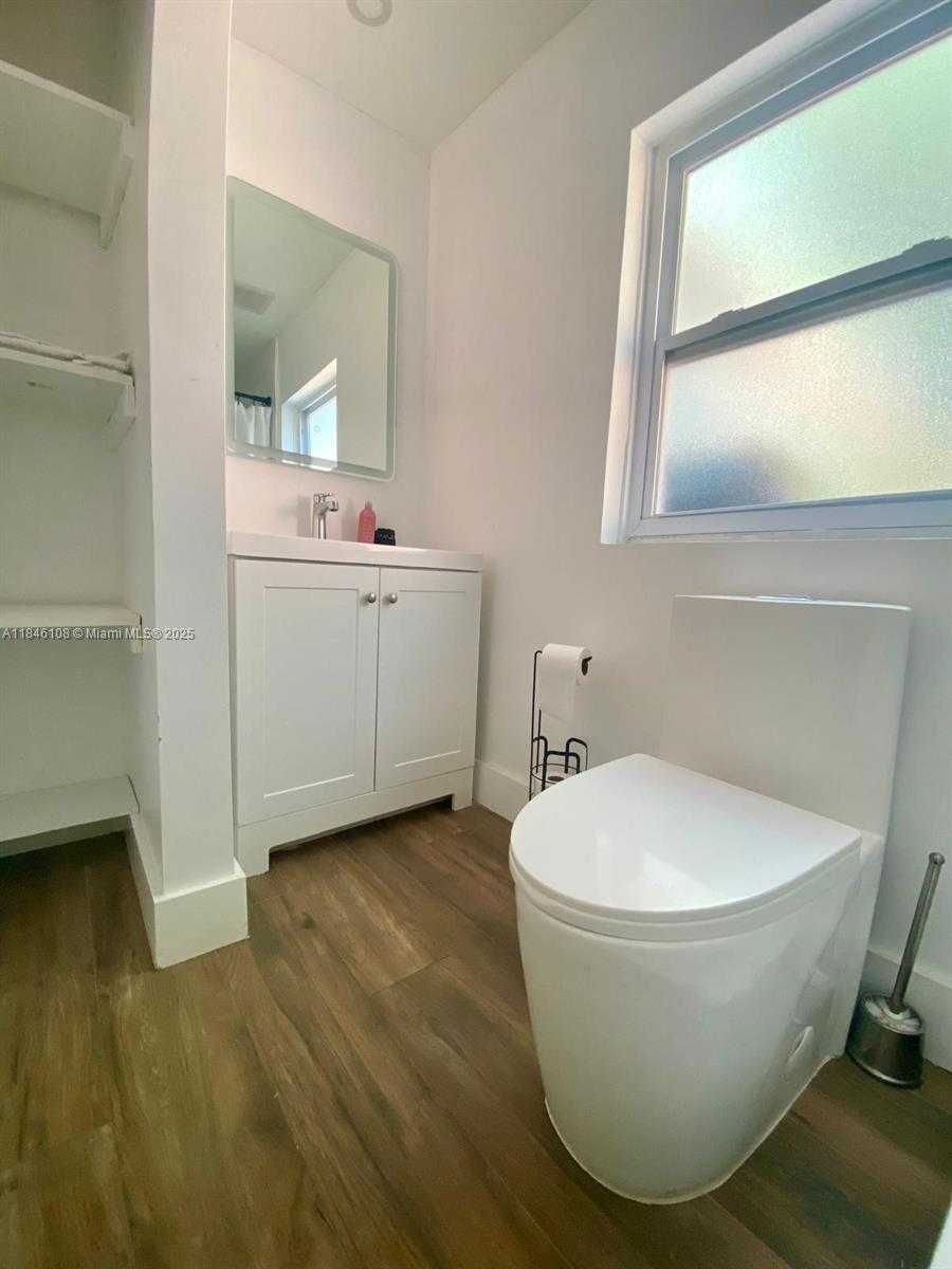 Small Image of 1420 SOUTH WEST 33RD CT, Fort Lauderdale Number 13