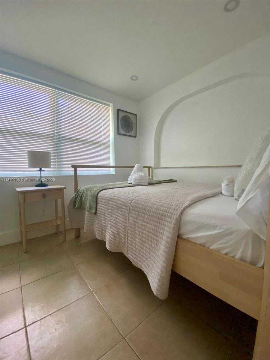 Small Image of 1420 SOUTH WEST 33RD CT, Fort Lauderdale Number 17