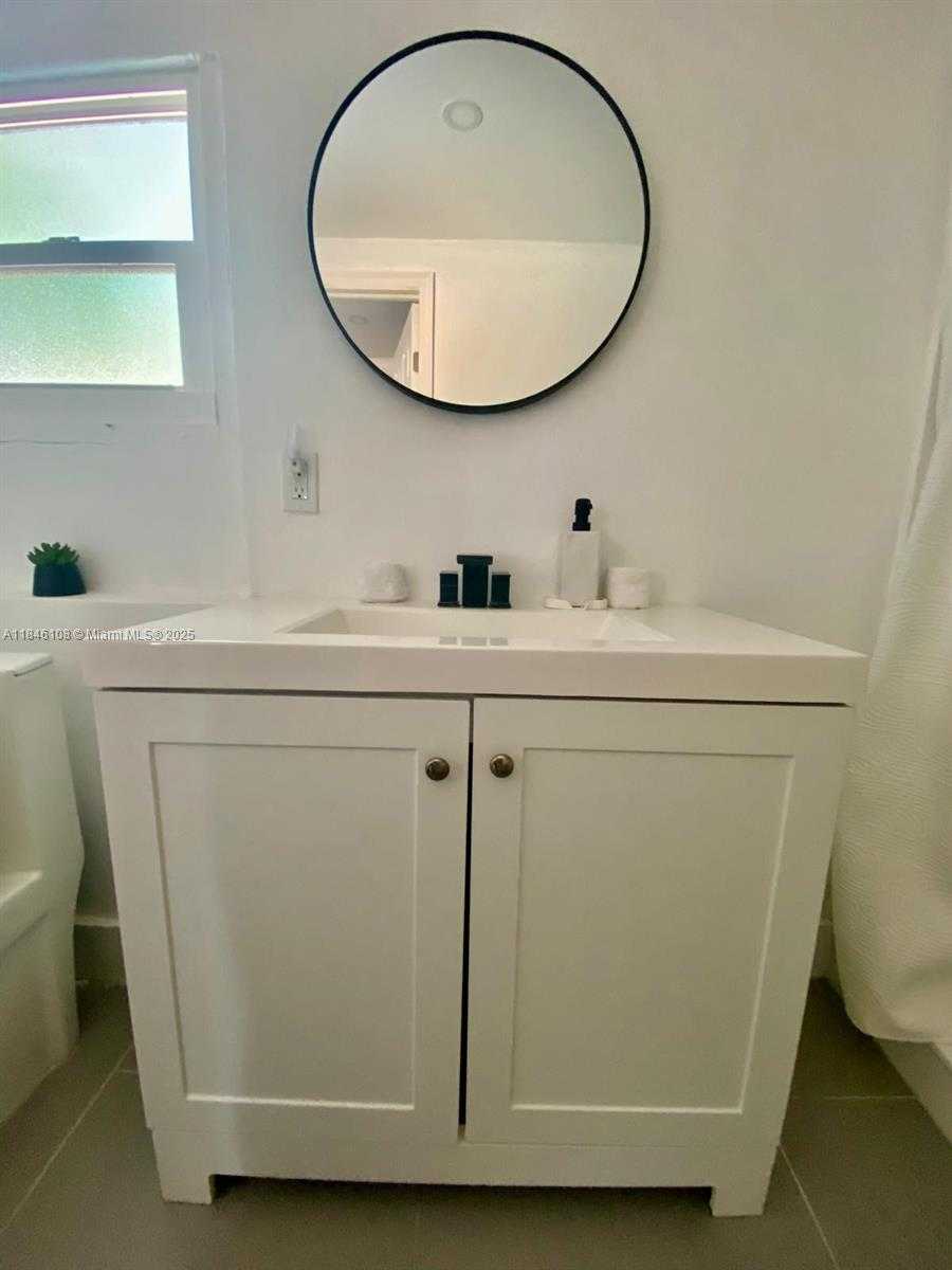 Small Image of 1420 SOUTH WEST 33RD CT, Fort Lauderdale Number 31