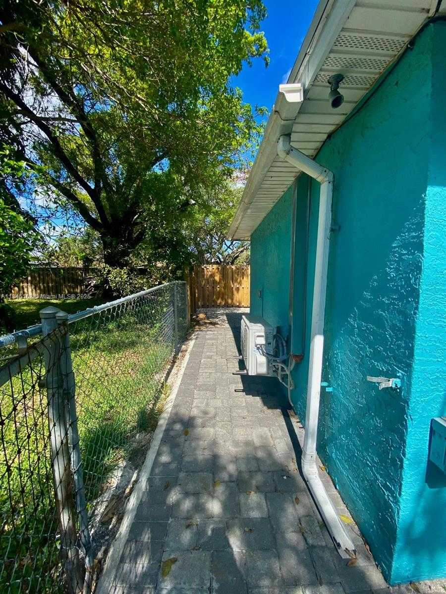 Small Image of 1420 SOUTH WEST 33RD CT, Fort Lauderdale Number 37