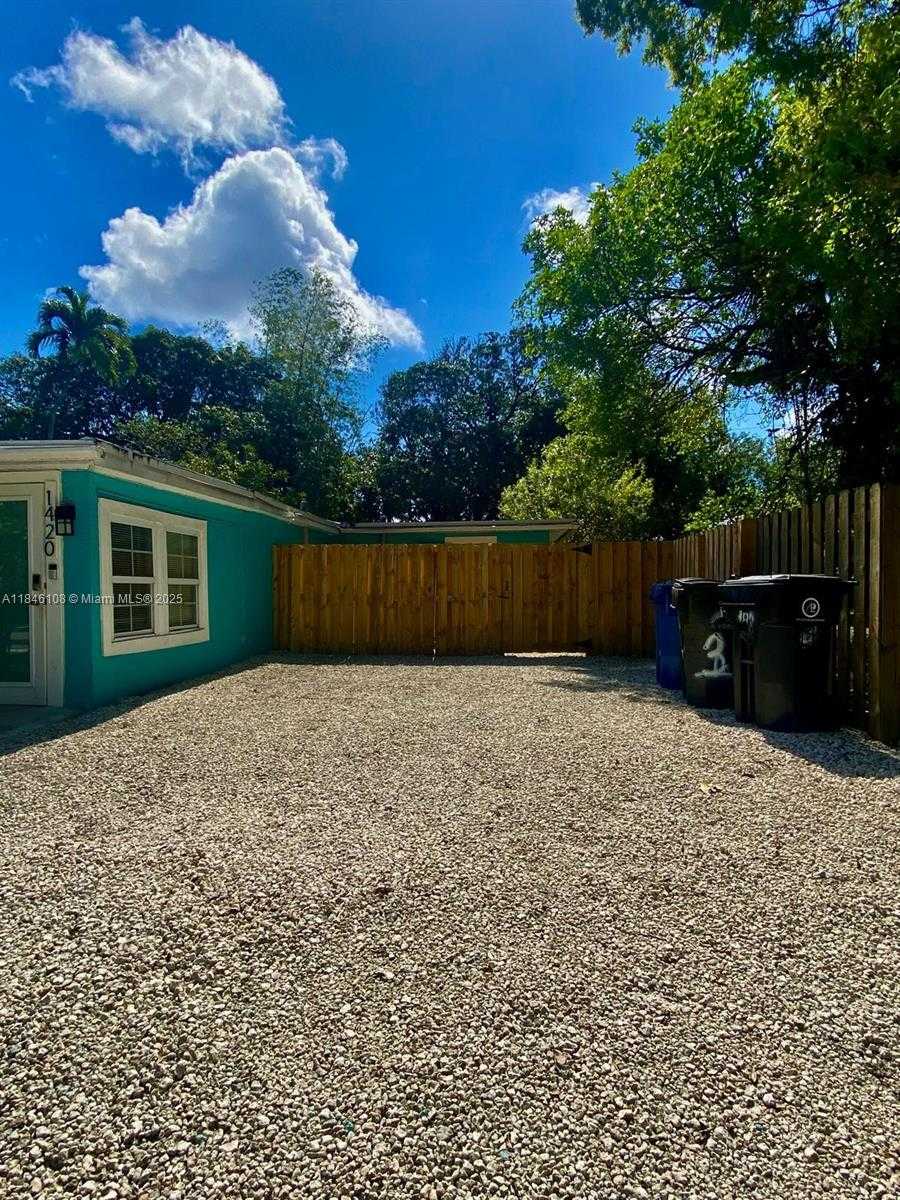 Small Image of 1420 SOUTH WEST 33RD CT, Fort Lauderdale Number 4