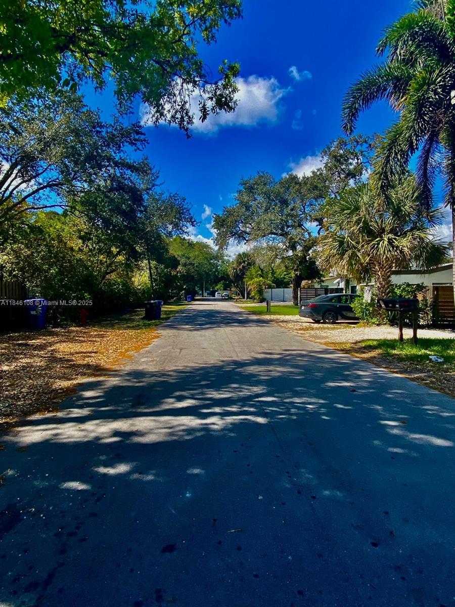 Small Image of 1420 SOUTH WEST 33RD CT, Fort Lauderdale Number 41
