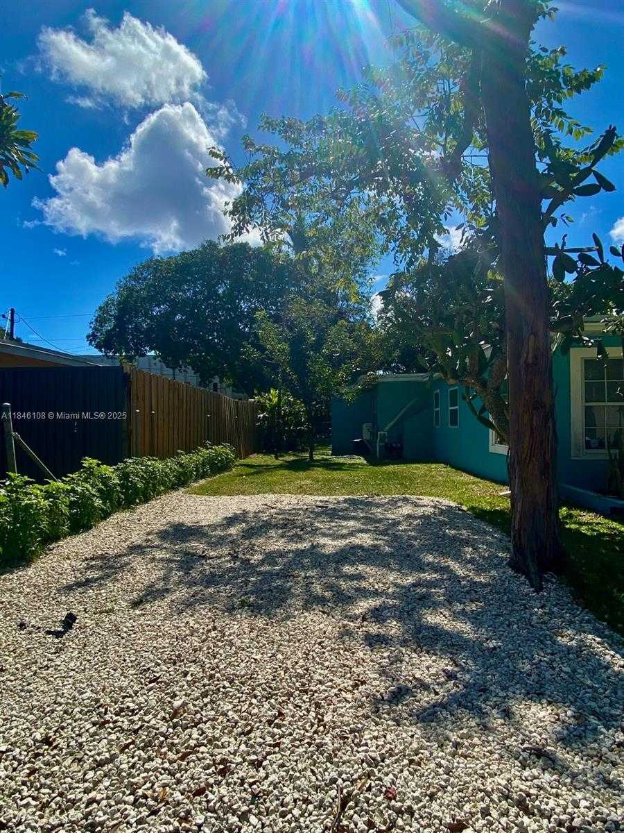 Small Image of 1420 SOUTH WEST 33RD CT, Fort Lauderdale Number 5